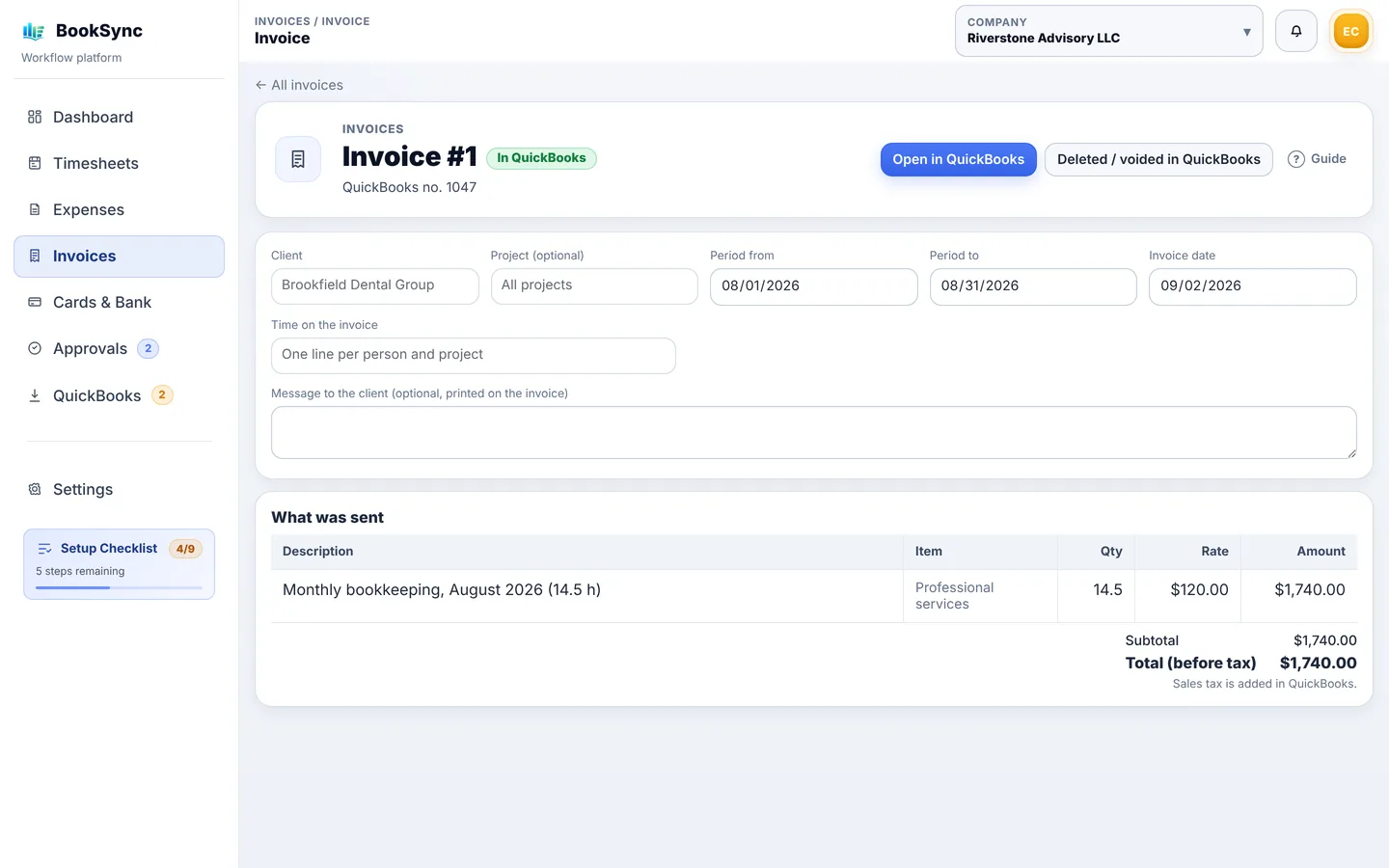 QuickBooks に作成済みの請求書。Open in QuickBooks と送った内容