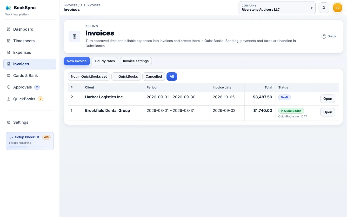 請求書の一覧。下書きと QuickBooks に作成済みの請求書